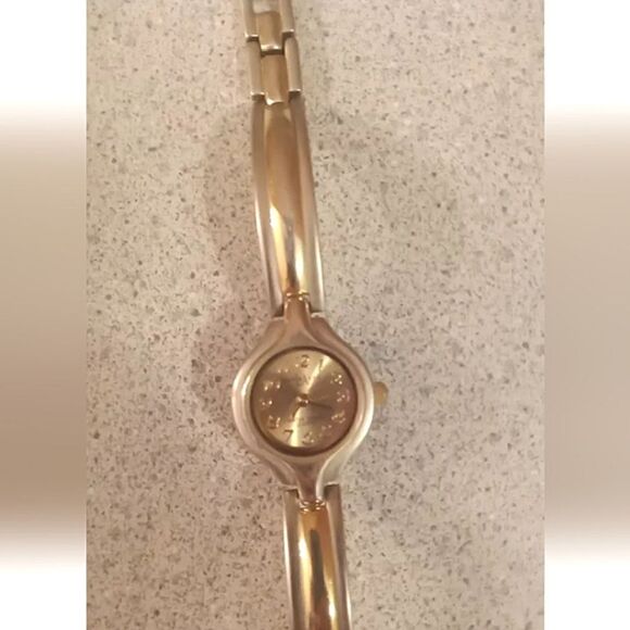 LA Express Women's Silver Tone/Goldtone Bracelet Bezel Watch. Water Resistant - Picture 1 of 4